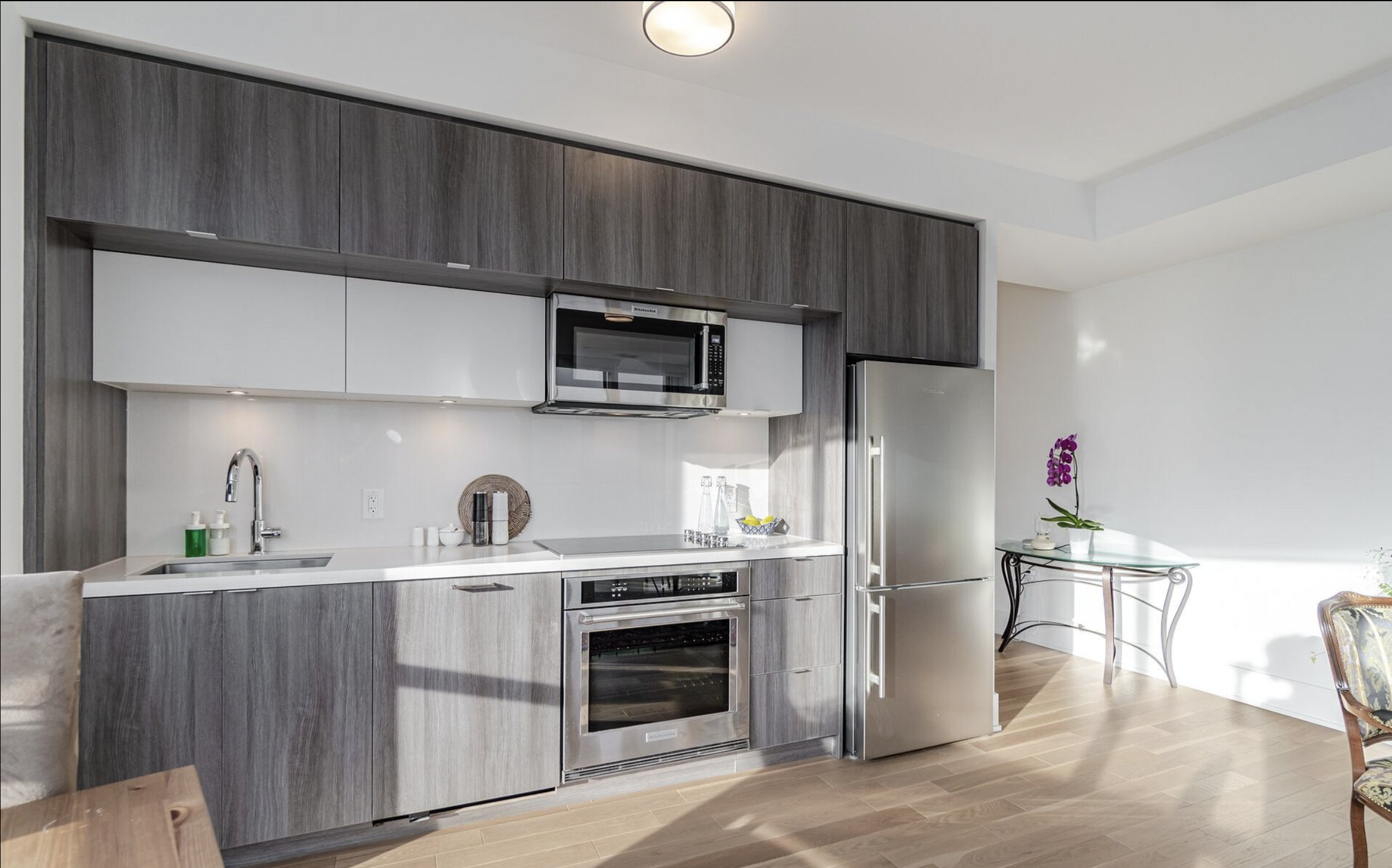 585 Bloor kitchen